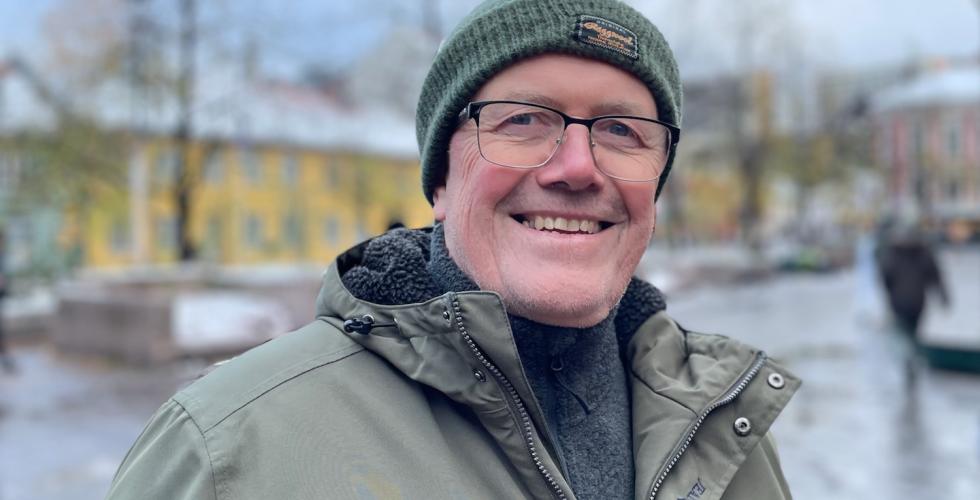 Tor Kristiansen utenfor Gr&oslash;nland T-banestasjon