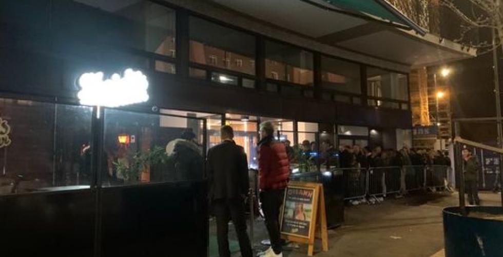 K&oslash; utenfor baren Heidis