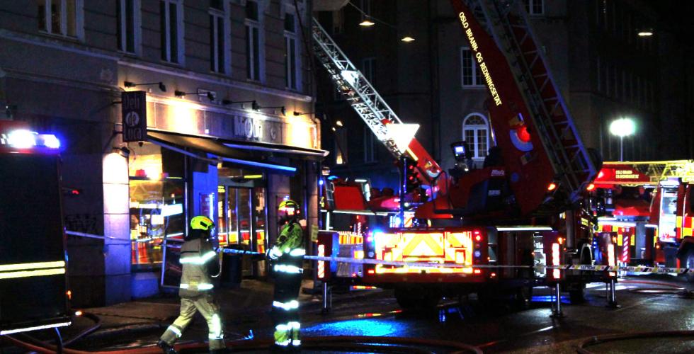 Brannmenn p&aring; arbeid