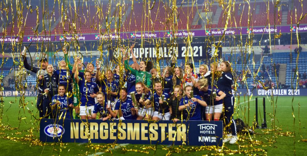 V&aring;lerenga jubler etter nok et cupgull i fotball. Foto: Andrea Viland Ask