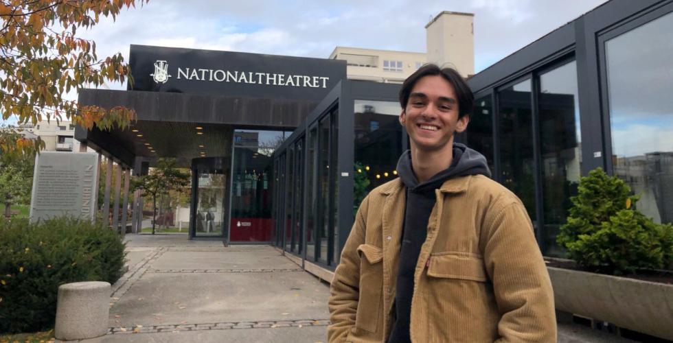 Oliver Nyeng foran Kanonhallen i L&oslash;ren