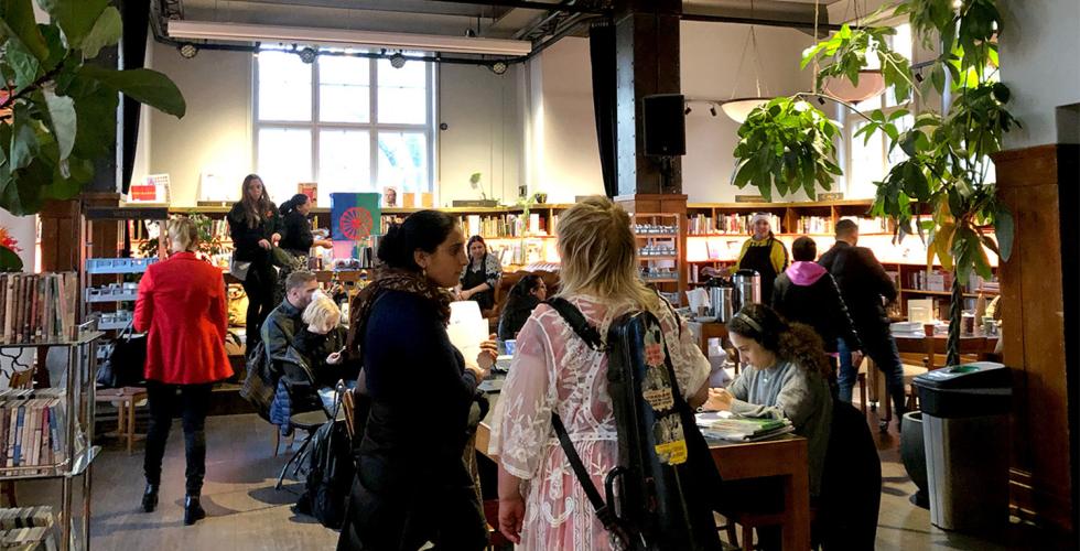 Folksomt p&aring; Deichmann Gr&uuml;nerl&oslash;kka