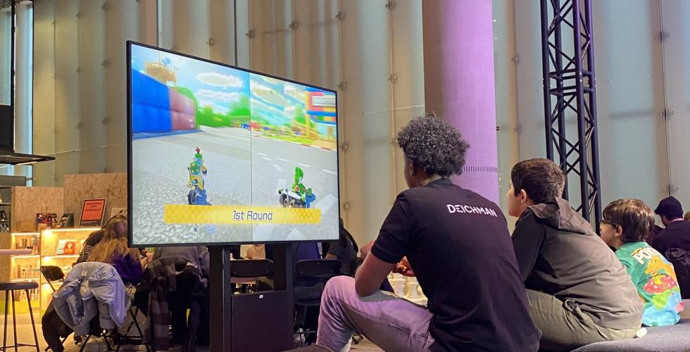 Bilde av projektor p&aring; Deichman Bj&oslash;rvika