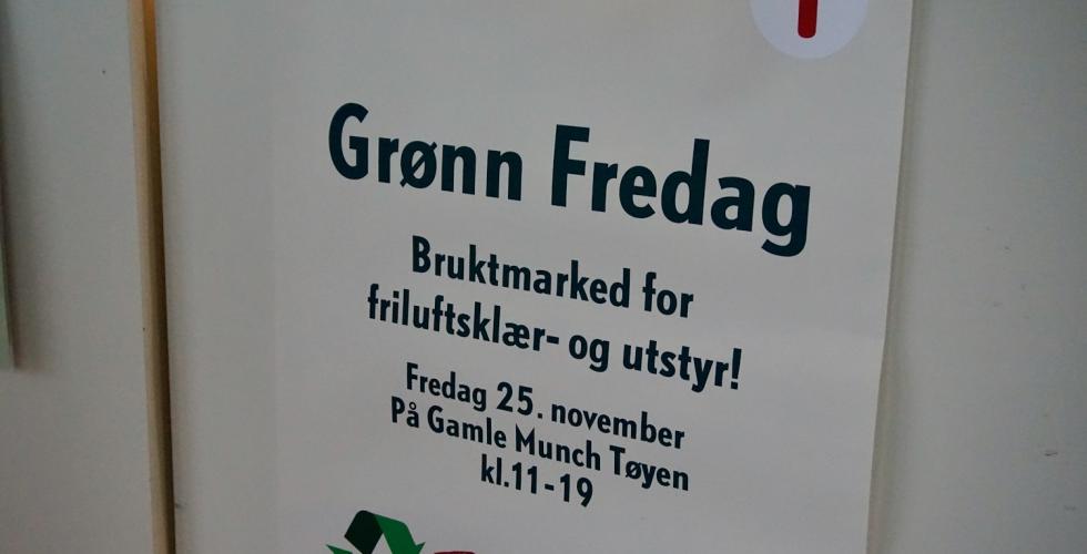 Bilde av Gr&oslash;nn fredag-plakat p&aring; Gamle Munch under Ombruksuka 2022. 