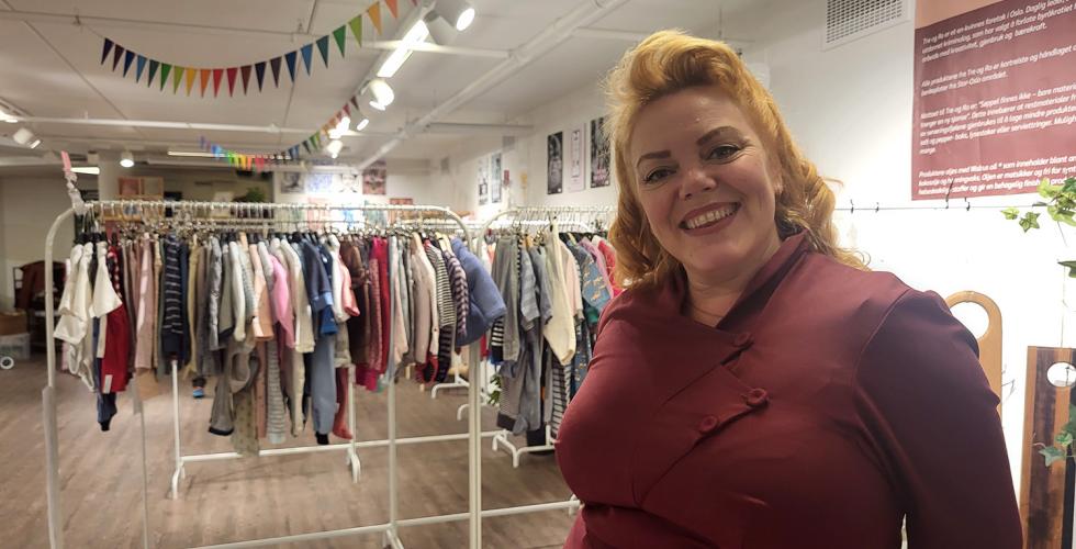 Guri Hummelsund, produksjonssjef i Nydalen Fabrikker AS, avbildet i sin pop-up-butikk i Torgbygget p&aring; Nydalen.