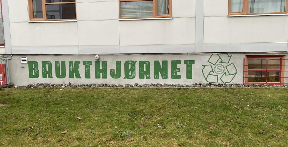 Bilde av en vegg der det st&aring;r brukhj&oslash;rnet
