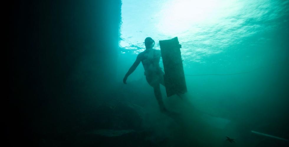 Bilde av en dykker i kaldt, &aring;pent hav