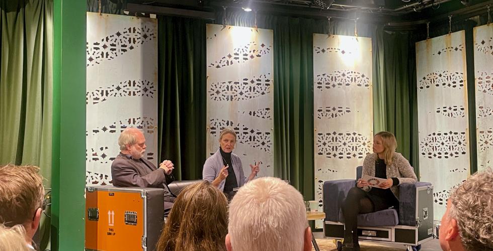 Mich&egrave;le Griffin og Richard Gowan fra FN sitter og snakker om ulike utfordringer i systemet.