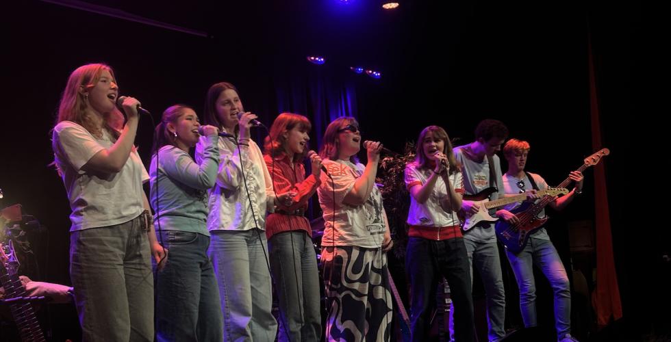 Bandet Diggin` Japan p&aring; scenen i Lillestr&oslash;m 