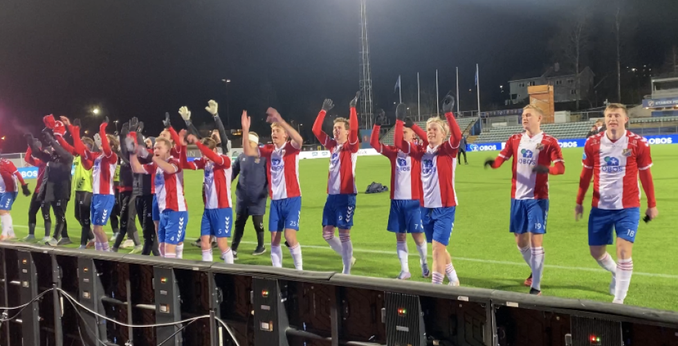 Lyn spillerne tar b&oslash;lgen