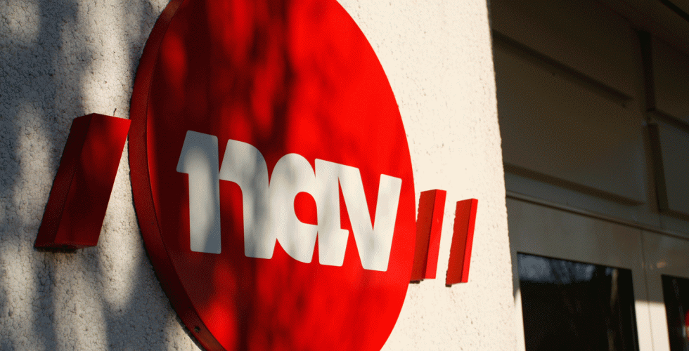 Bilde av NAV-logo p&aring; bygg