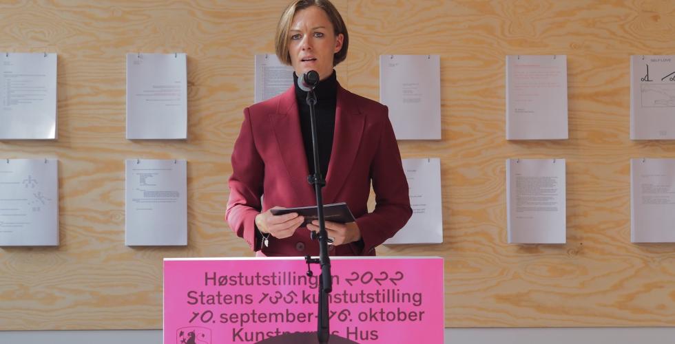 Kulturminister Anette Trettebergstuen taler under H&oslash;stutstillingen 2022.