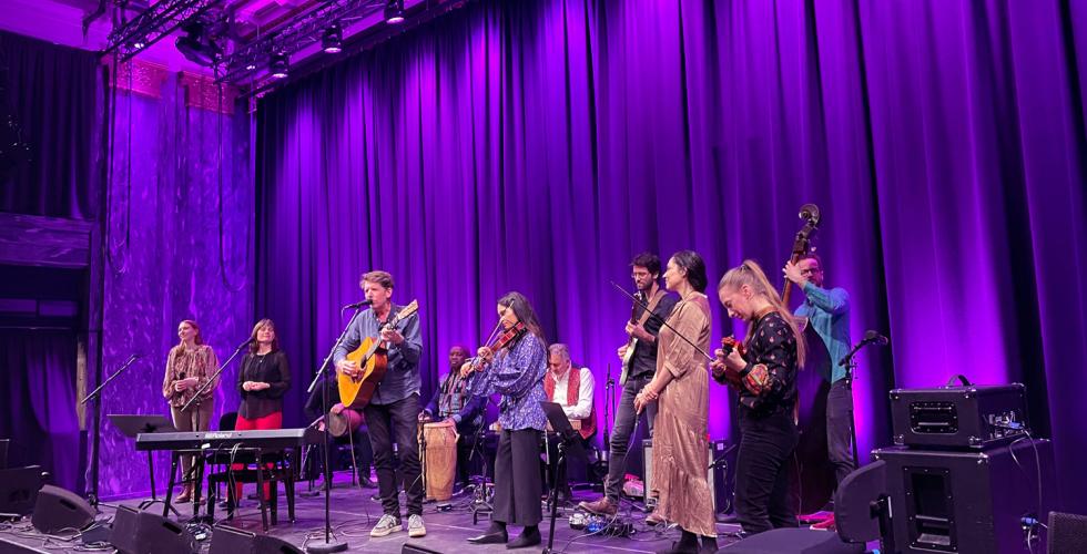 Musikere p&aring; scenen. Lilla lys.