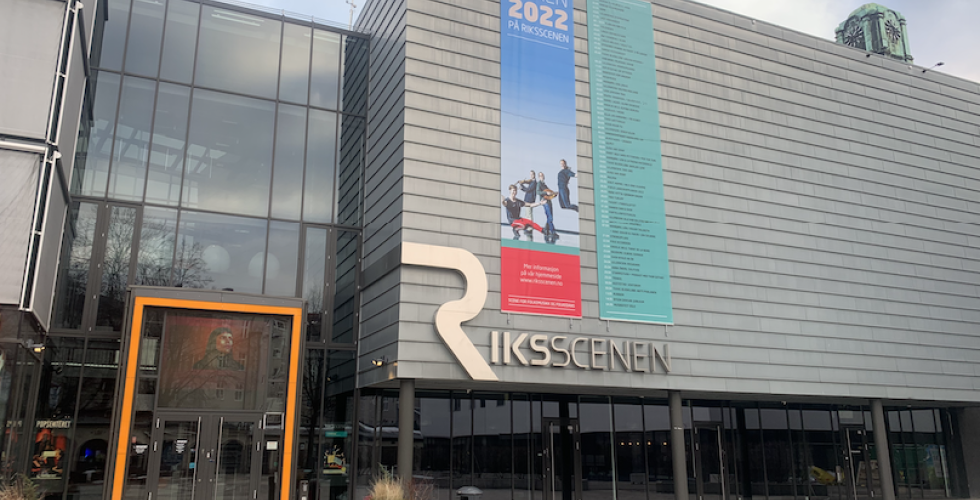 Bilde av utsiden p&aring; Riksscenen