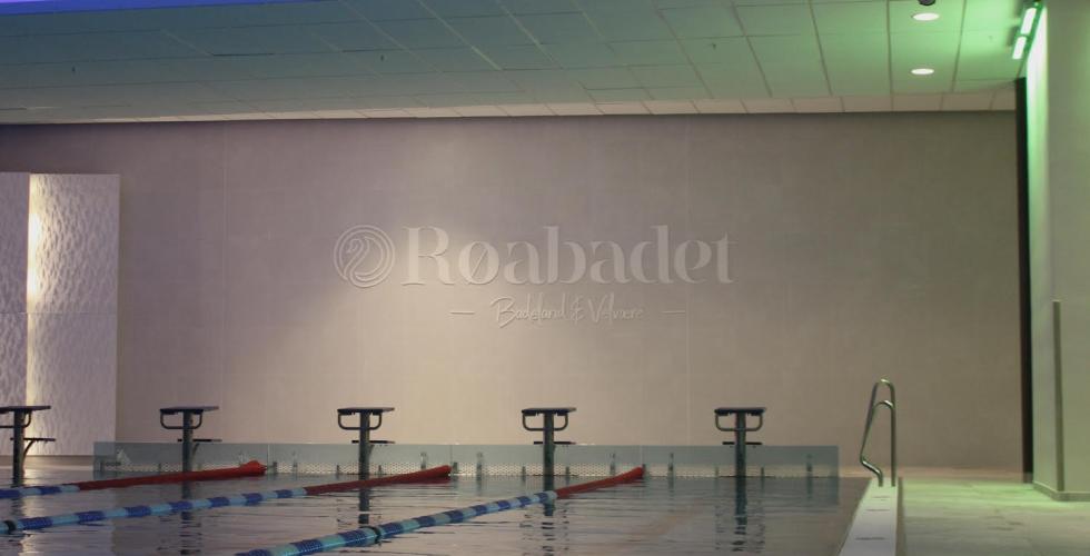 Innend&oslash;rs badebasseng