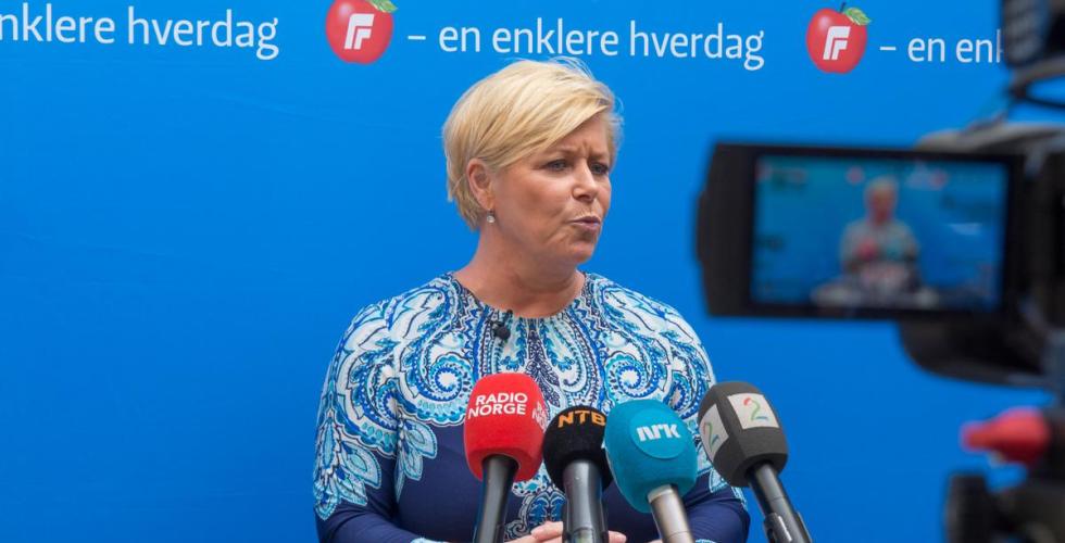 Siv Jensen er fotografert under en pressekonferanse 
