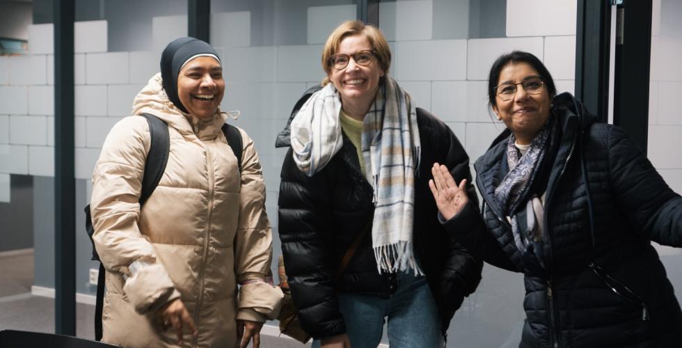 Deltakere p&aring; skrivekurset p&aring; Holmlia