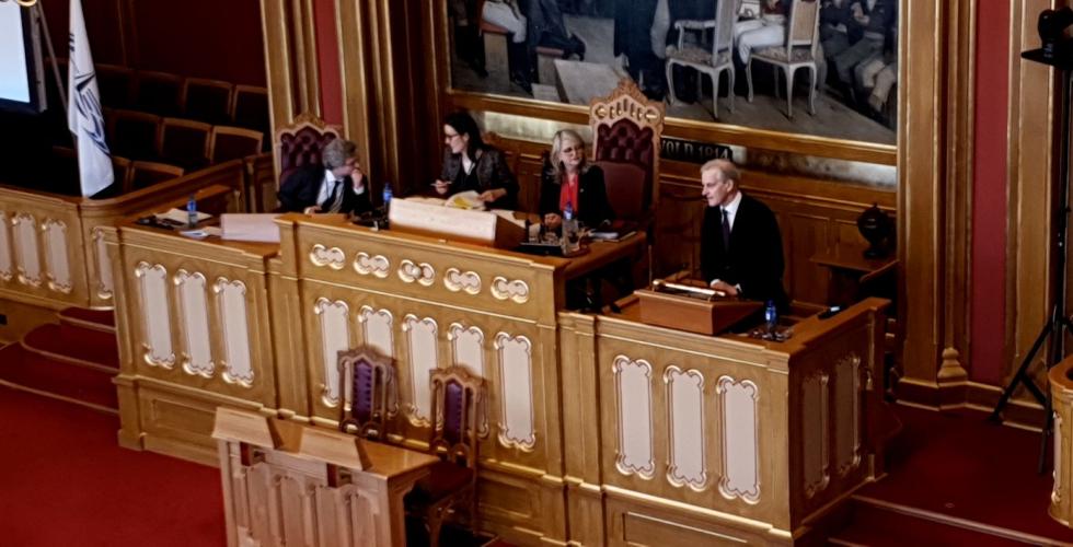 Statsminister Jonas Gahr St&oslash;re holder tale p&aring; Stortinget til NATO-forsamlingen