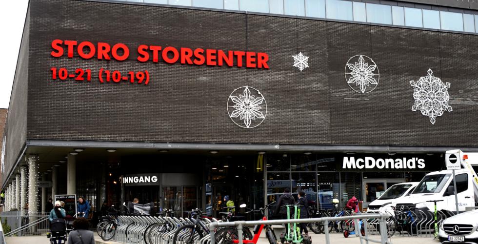 Hovedinngangen p&aring; Storo Storsenter.
