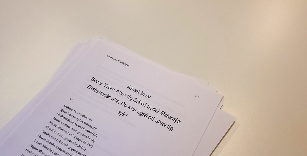 Eit brev p&aring; papir der det st&aring;r, &Aring;pent brev