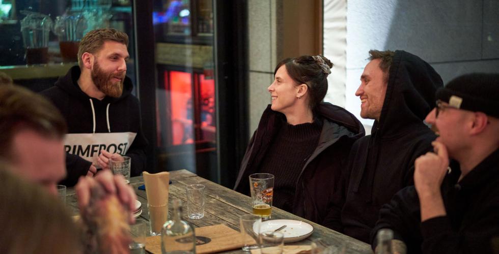 Torsdag 25 november, samlet Kyle sine n&aelig;rmeste venner p&aring; restauranten Way Down South, for &aring; feire Thanksgiving. 