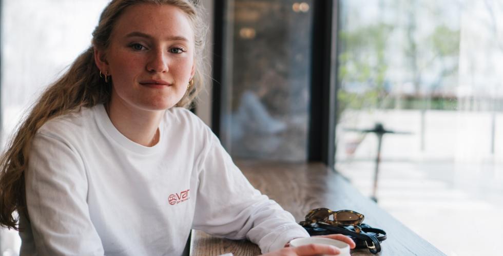 Maria Elise Moe p&aring; kafe