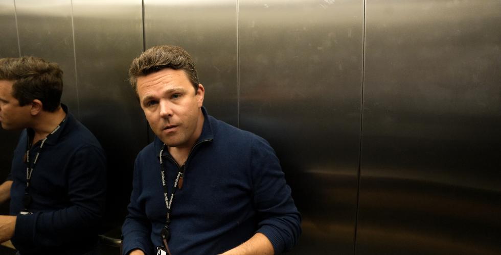 Gravejournalist Vegard Venli i heisen p&aring; Schibsted-bygget