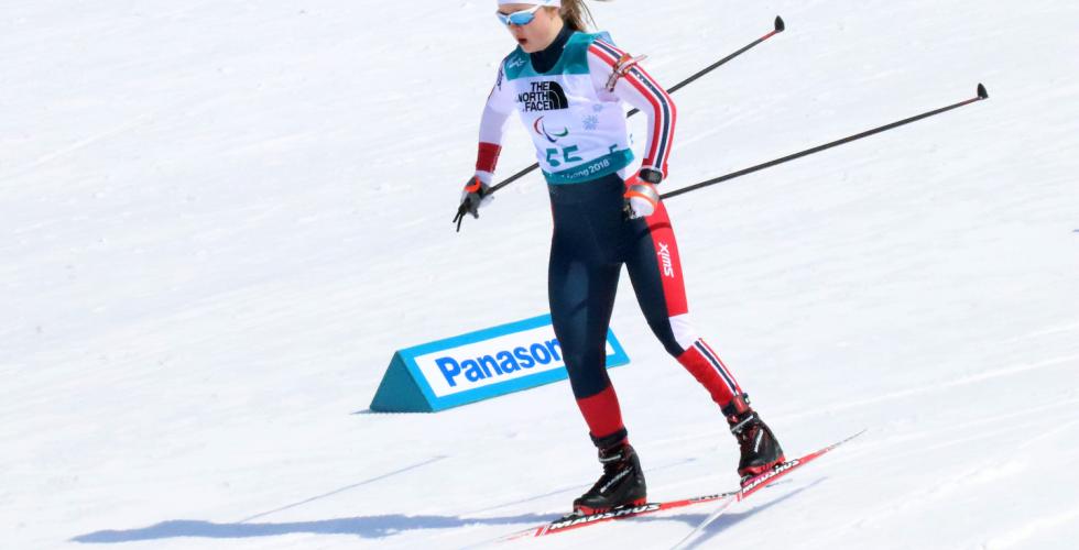 Skil&oslash;per Vilde Nilsen kj&oslash;rer nedoverbakke. 