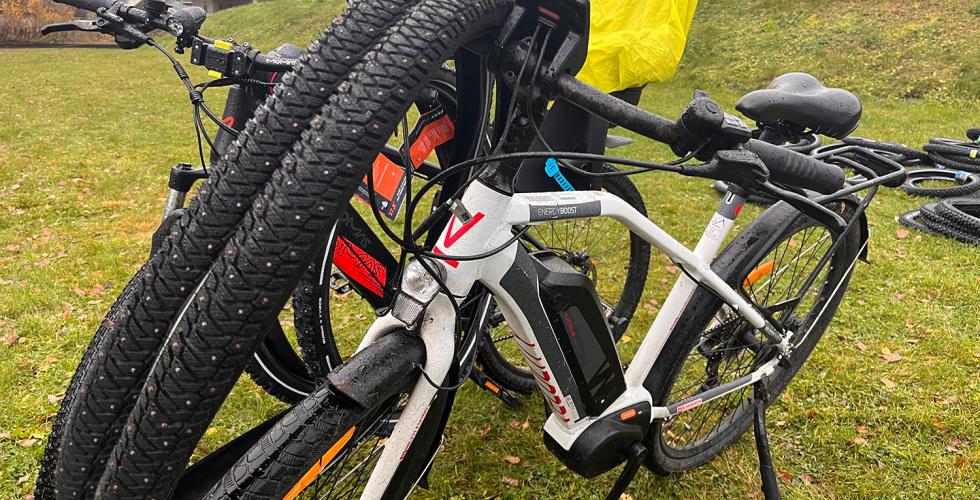 Piggdekk p&aring; sykkelen