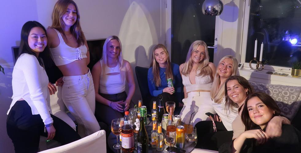 Gruppebilde med jenter p&aring; vors