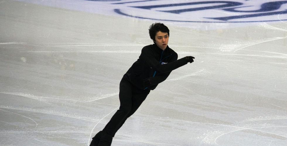 Kunstl&oslash;per Yuzuru Hanyu p&aring; sk&oslash;ytebanen
