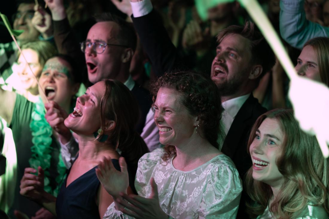 De jubler av glede i valgvaken til MDG etter &aring; ha kommet over sperregrensen